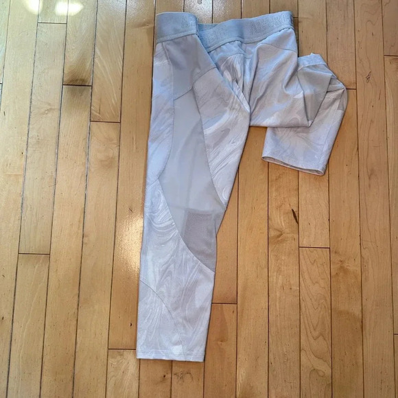 ABERCROMBIE & FITCH White & grey swirl pattern mesh inset crop leggings size XS - Picture 5 of 15
